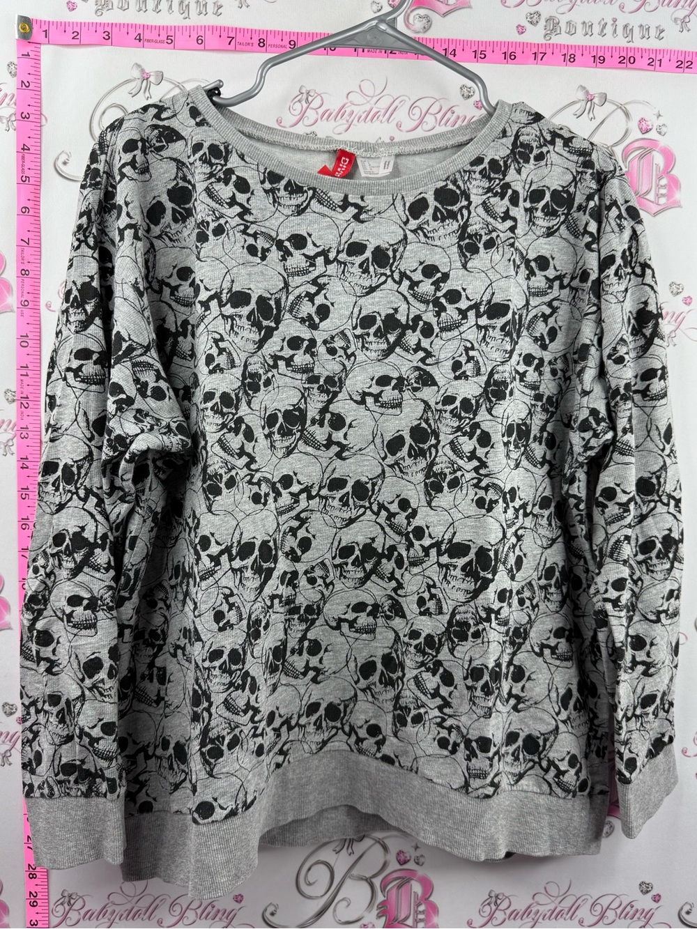 Divided sweater pull over skulls black Grey Skull-Print Sweatshirt